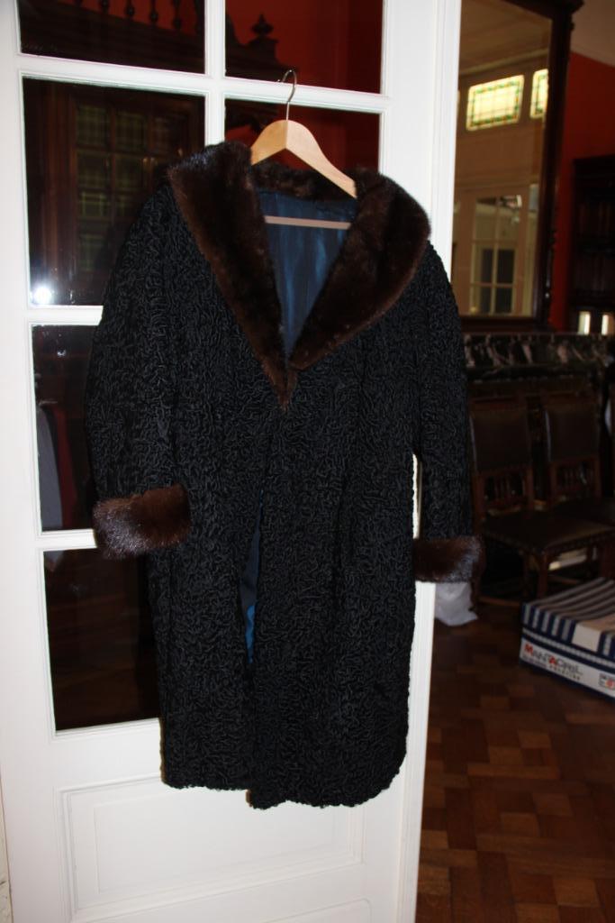 Astrakan mantel - jaren 50 met  bontkraag en leren afwerking, Kleding | Dames, Jassen | Winter, Zo goed als nieuw, Maat 46/48 (XL) of groter