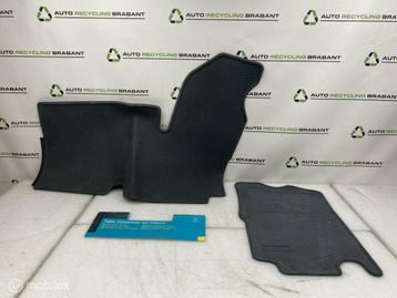 Rubberen Mattenset Renault Master FACELIFT NIEUW 7711224989 beschikbaar voor biedingen