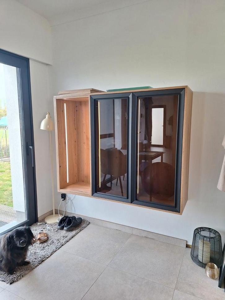 Armoire murale très résistante avec éclairage intérieur, Maison & Meubles, Armoires | Armoires murales, Enlèvement