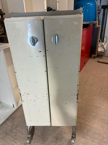 Oude apotheek kast, Enlèvement