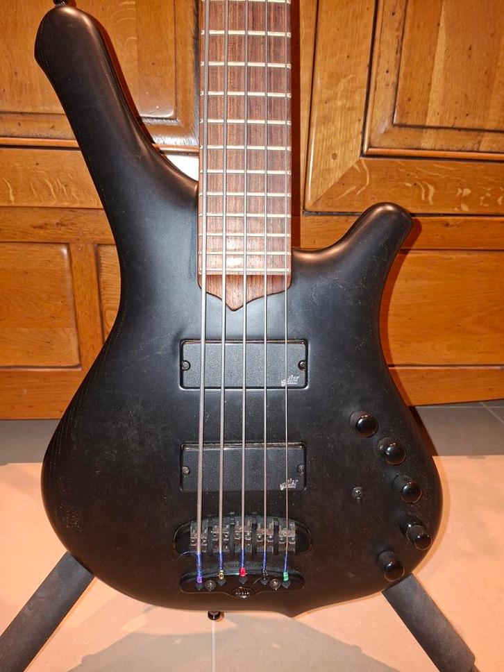 Bass Mayones Comodous 5, Muziek en Instrumenten, Snaarinstrumenten | Gitaren | Bas, Ophalen