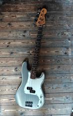 Fender Precision bass + koffer, Muziek en Instrumenten, Snaarinstrumenten | Gitaren | Bas, Ophalen, Gebruikt