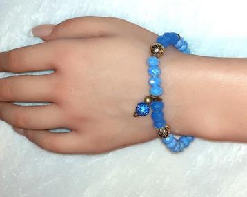 Kralenarmband blauwe facetkralen met goud en strass beschikbaar voor biedingen