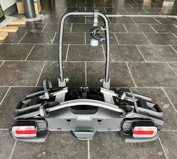 A vendre porte vélos Thule 2 vélos attache remorque, Enlèvement, Comme neuf