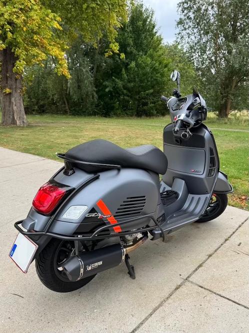 Vespa GTS SuperSport 300 full option, full blacked+extra's!, Motoren, Motoren | Piaggio, Particulier, Sport, 12 t/m 35 kW, Ophalen