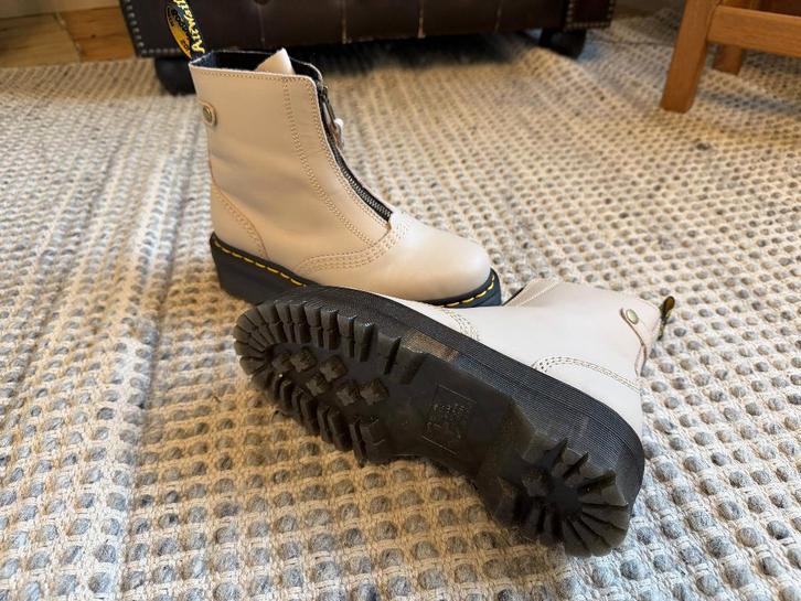 Dr. Martens boots – Maat 38 – Zo goed als nieuw, Kleding | Dames, Schoenen, Zo goed als nieuw, Lage of Enkellaarzen, Beige, Ophalen