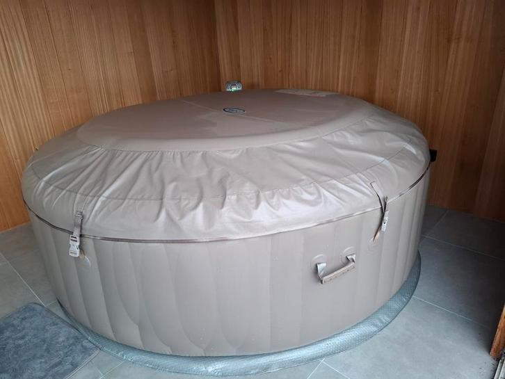 Jaccuzi Intex (6personen), Tuin en Terras, Bubbelbaden en Hottubs, Gebruikt, Opblaasbaar, Afdekzeil, Grondzeil, Filter, Pomp, Ophalen
