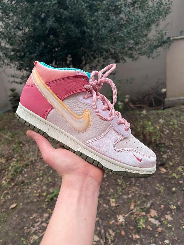 Nike Dunk Mid  Social Status « Strawberry Milk », Kleding | Heren, Schoenen, Nieuw, Sneakers, Ophalen