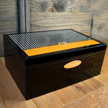 Humidor cohiba beschikbaar voor biedingen