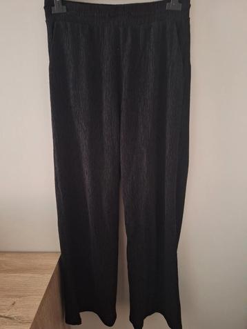 Zwarte broek m42 Garcia  beschikbaar voor biedingen
