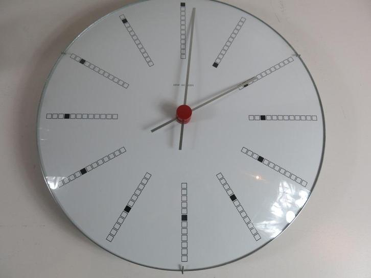 Arne Jacobsen Bankers Clock 48 cm, Antiek en Kunst, Kunst | Designobjecten, Ophalen
