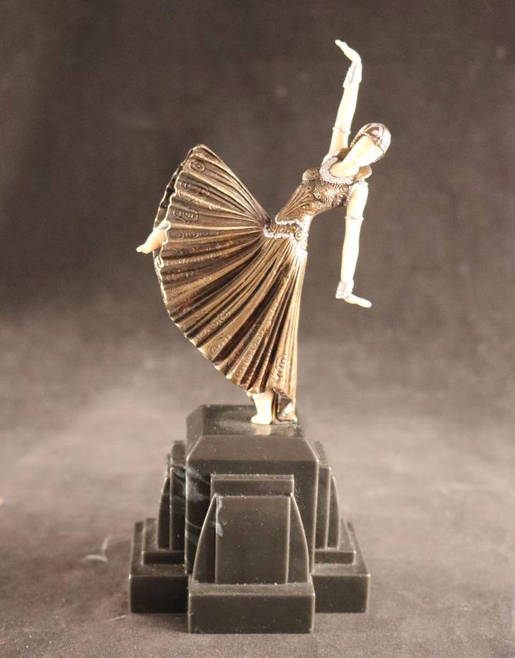 Fraai klein Art Deco beeld, Antiek en Kunst, Kunst | Beelden en Houtsnijwerken, Ophalen of Verzenden