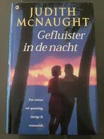 Boek - Gefluister in de nacht - Judith McNaught - hard cover, Boeken, Ophalen of Verzenden, Zo goed als nieuw