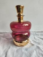 Eeuwenoude rode en gouden fles, Verzenden