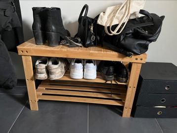 Schoenenrekje beschikbaar voor biedingen