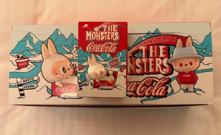 Labubu coca cola figure Popmart/ sealed, Verzamelen, Poppen, Zo goed als nieuw, Ophalen of Verzenden