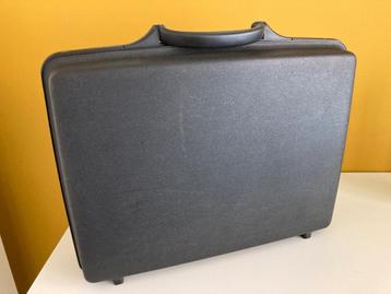 sterke boekentas/aktetas samsonite beschikbaar voor biedingen