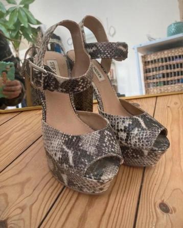 Steve Madden platform heels beschikbaar voor biedingen