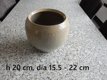nr.12 - Bloempotten - €1/stuk - A beschikbaar voor biedingen