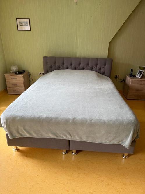 Lit boxspring 2 personnes gris, Huis en Inrichting, Slaapkamer | Boxsprings, Gebruikt, 160 cm, 200 cm, Tweepersoons, Grijs, Ophalen