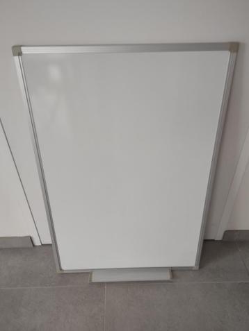Whiteboard 60 x 90 & magneten (zie foto’s & omschrijving)