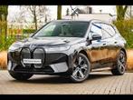 BMW iX xDrive40 iX xDrive40/SoftClose/ComfortToeg/Trekh/Driv, Auto's, BMW, Automaat, 326 pk, Zilver of Grijs, Stadsauto