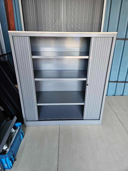 Metalen kasten met gordijnluik, Huis en Inrichting, Kasten | Roldeurkasten en Archiefkasten, Zo goed als nieuw, Ophalen