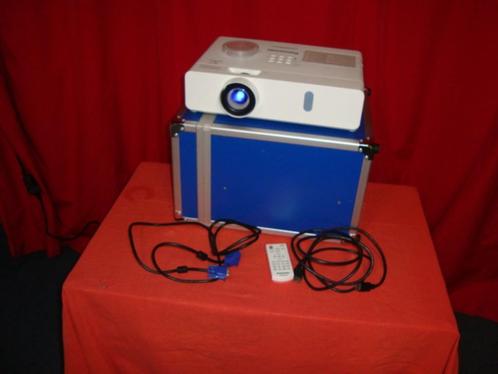 Gebruikt: Panasonic PT-VW350 WXGA prof. beamer in case, Audio, Tv en Foto, Beamers, Gebruikt, LCD, Overige resoluties, Ophalen of Verzenden