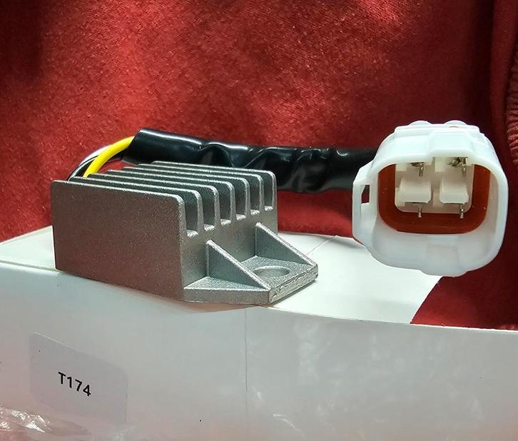 Spanningsregelaar KTM of Beta modellen, Motoren, Onderdelen | Merk-onafhankelijk, Nieuw, Ophalen of Verzenden