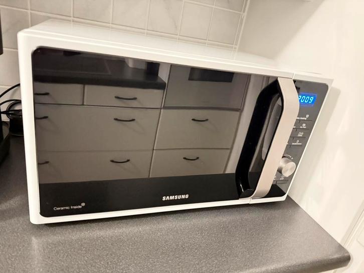 MICRO ONDE GRIL SAMSUNG CERAMIQUE 28L parfait etat, Electroménager, Micro-ondes, Comme neuf, Gril, Enlèvement