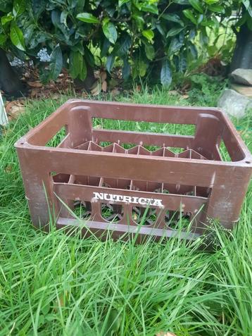 Casier Nutricia vintage pour 24 petites bouteilles.  beschikbaar voor biedingen