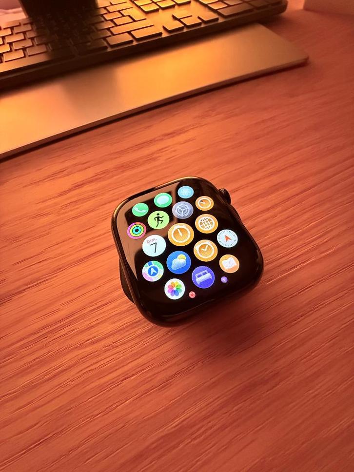 Apple Watch Series 10 - 46 mm Jet Black + AirPods 4 NC neufs, Bijoux, Sacs & Beauté, Montres connectées, Neuf, iOS, Noir, Distance