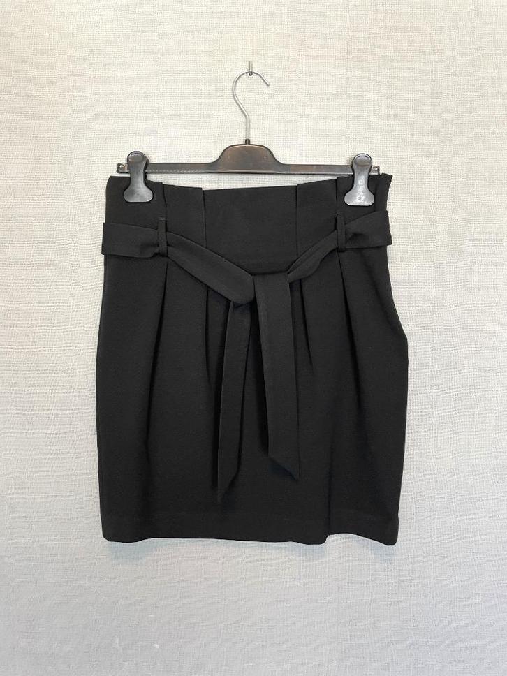 Zwarte rok met strik van Object (40), Kleding | Dames, Rokken, Zo goed als nieuw, Maat 38/40 (M), Zwart, Boven de knie, Ophalen of Verzenden