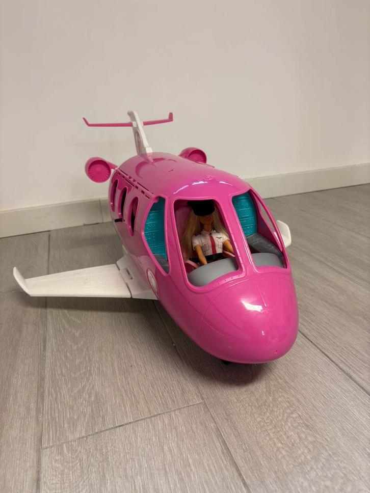 Droom vliegtuig Barbie incl piloot-barbie, Kinderen en Baby's, Speelgoed | Poppen, Zo goed als nieuw, Barbie, Ophalen