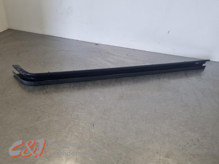 Rail porte coulissante droite d'un Renault Trafic, Autos : Pièces & Accessoires, Carrosserie & Tôlerie, Renault, Utilisé, 3 mois de garantie