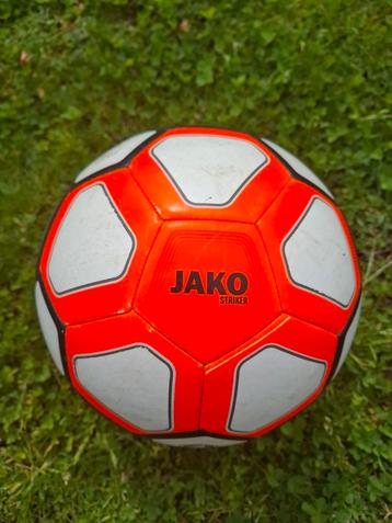 Lederen voetbal Jako Striker beschikbaar voor biedingen