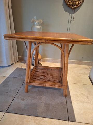 salontafel of bijzet tafel in bamboe hout beschikbaar voor biedingen