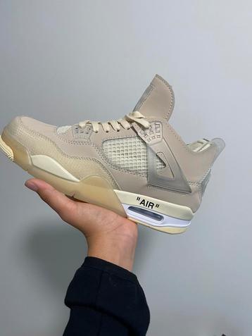 Jordan 4 blanc cassé beige taille 42 disponible aux enchères