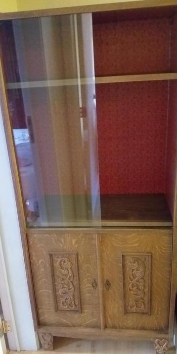 Oud boekenkastje beschikbaar voor biedingen