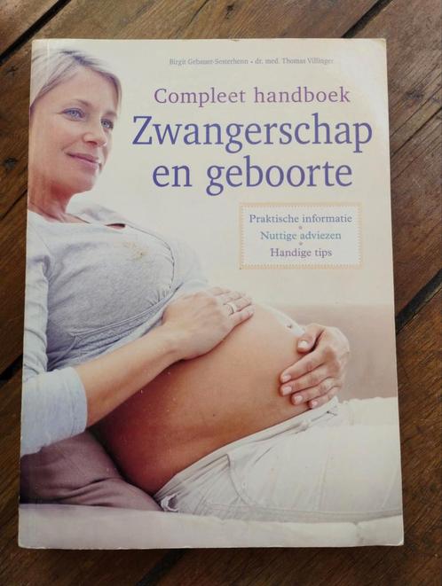 Boek zwangerschap en geboorte, Boeken, Zwangerschap en Opvoeding, Zo goed als nieuw, Ophalen