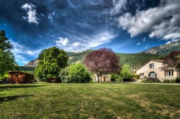 Drôme, Huis, chambres d'hôtes, gîte, roulotte en zwembad beschikbaar voor biedingen