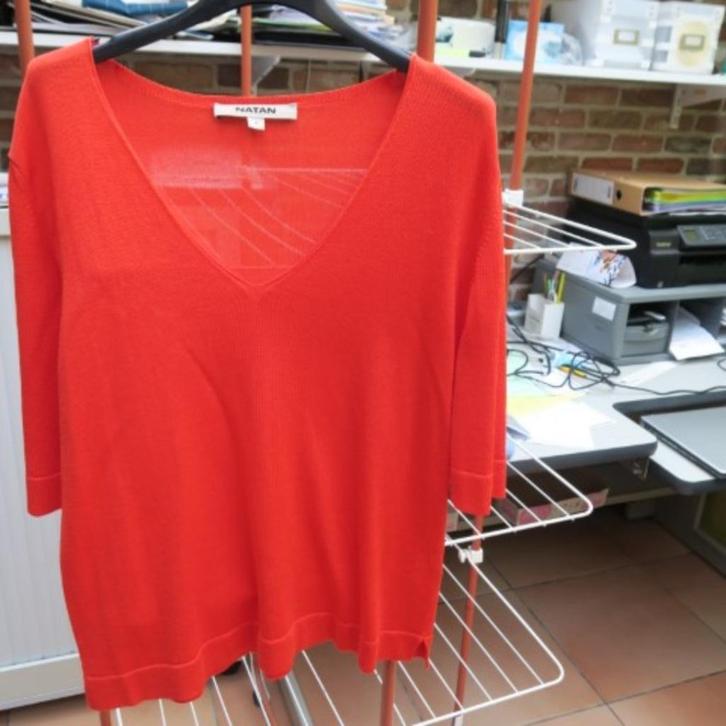 Fijn nieuw pulleke rood v-hals Natan mt 4 (42), Kleding | Dames, Truien en Vesten, Nieuw, Maat 42/44 (L), Rood, Verzenden