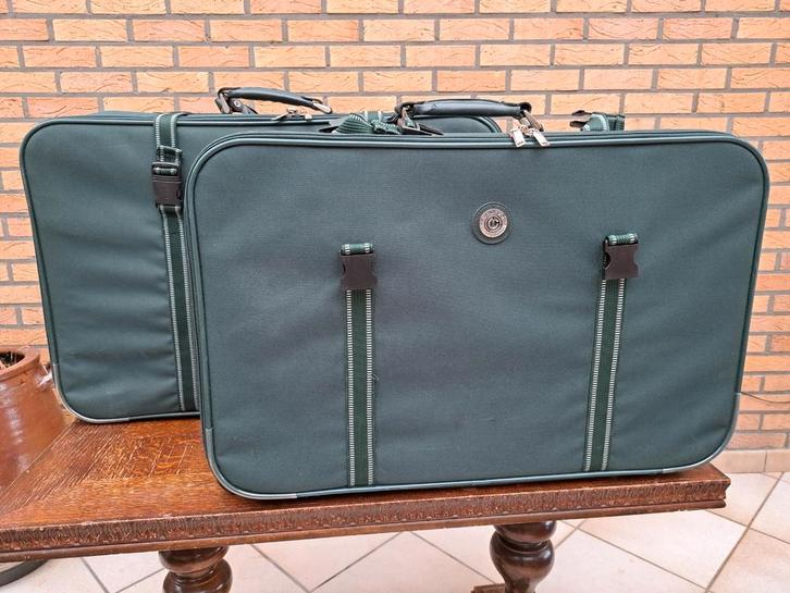 Te koop 2 in elkaar passende reiskoffers en gratis Trolley, Handtassen en Accessoires, Koffers, Ophalen