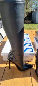 Botten Guess, Ophalen, Gedragen