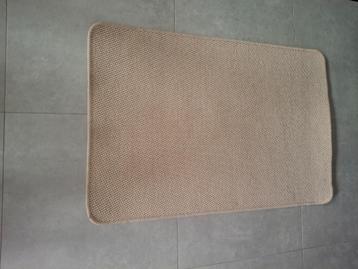 Kleine tapijtjes beschikbaar voor biedingen