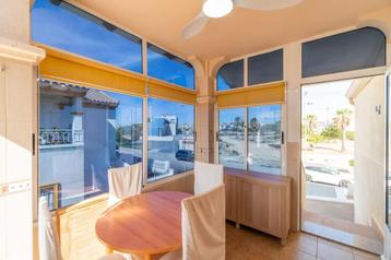 Zuidoost gerichte bovenwoning /garage in Punta Prima beschikbaar voor biedingen