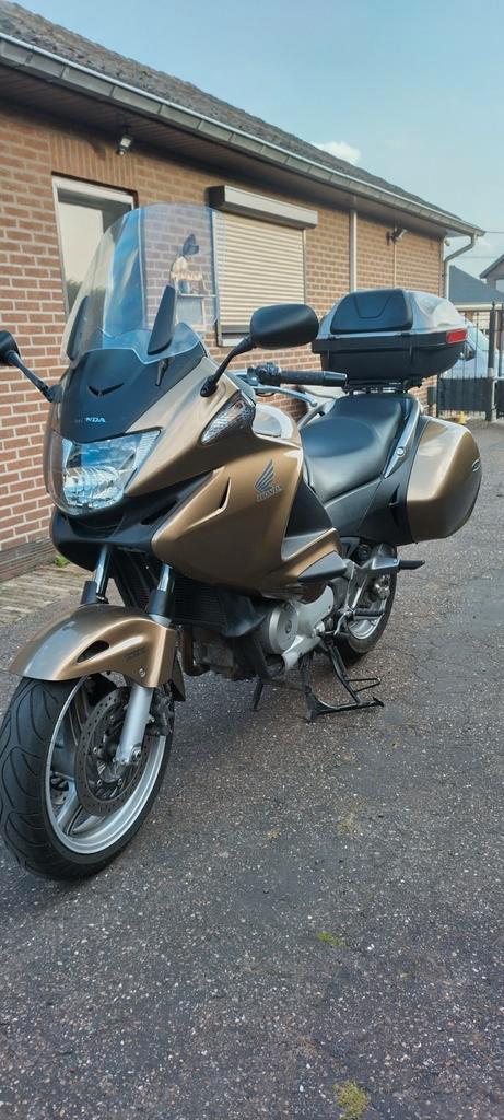 Honda NT700 Deauville, Motoren, Motoren | Honda, Particulier, meer dan 35 kW, 2 cilinders, Motorrijbewijs A, ABS, Handvatverwarming