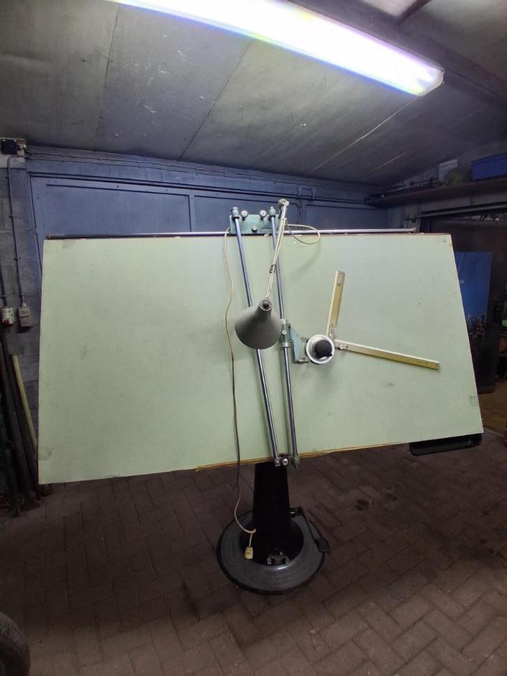 Vintage tekentafel met hydraulische voet, Doe-het-zelf en Bouw, Tekentafels, Gebruikt, 170 cm of meer, Verlichting, Ophalen