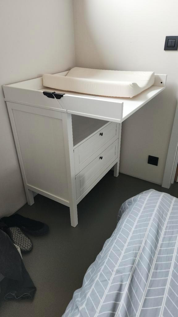 IKEA commode met verschoonkussen, Kinderen en Baby's, Kinderkamer | Commodes en Kasten, Zo goed als nieuw, Commode, Ophalen