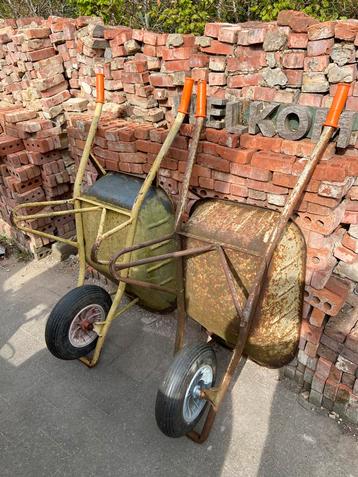 2 degelijke versterkte bouwkruiwagens beschikbaar voor biedingen
